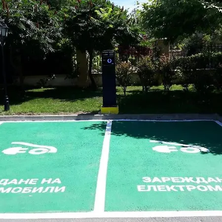 Oasis Club 4*